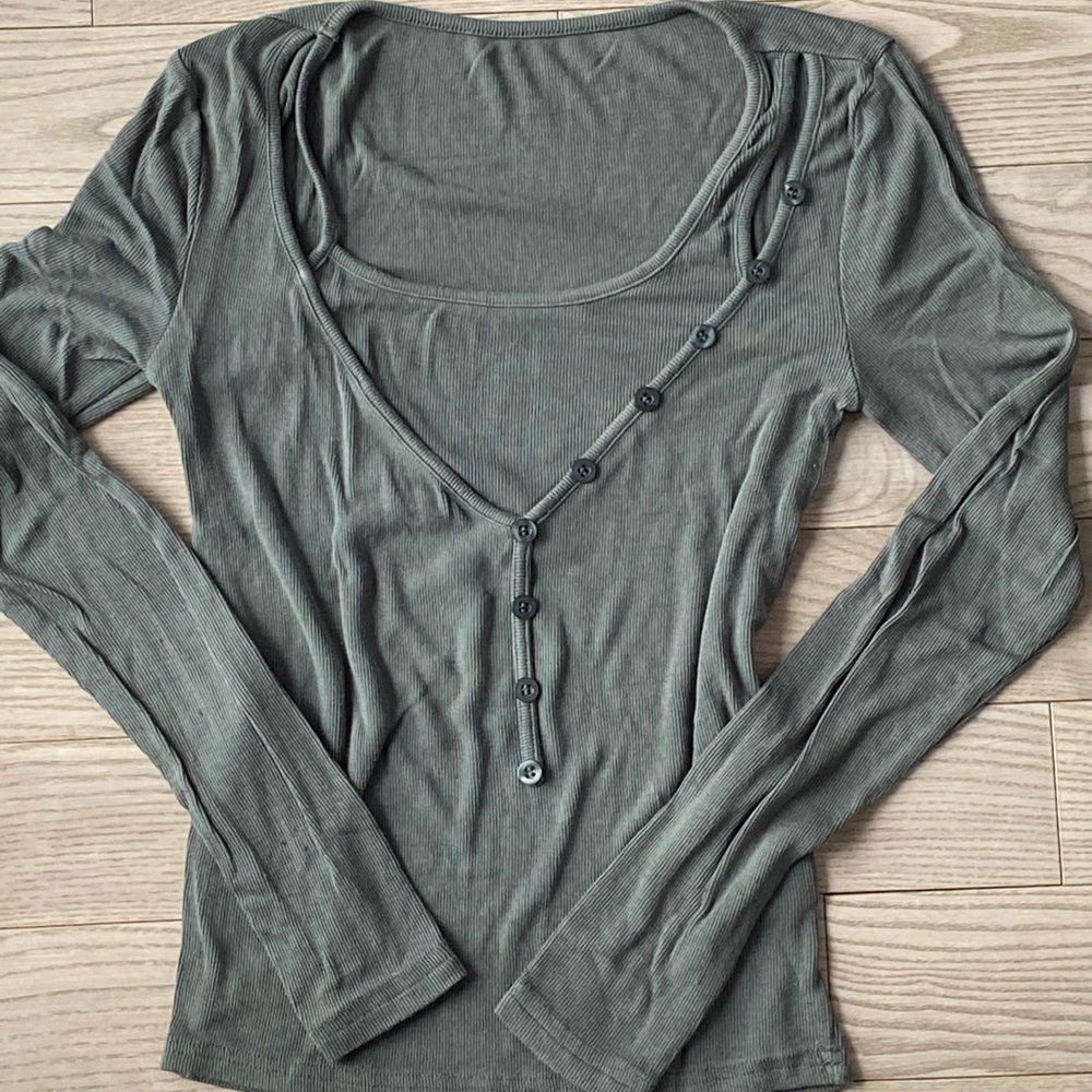 Long Sleeve Button Detail Top - Gray